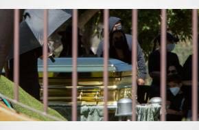 Very Trumpian! ... Mexican drug lord 'El Mencho' buried in golden coffin