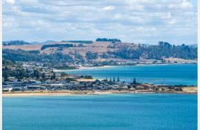 Tasmania: Two charged with drug trafficking after 2kg of cannabis found in Somerset